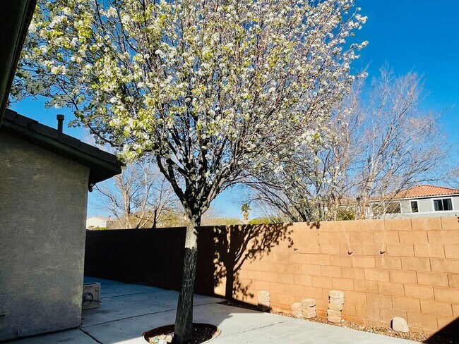 Building Photo - Coming Soon: 3 Bd, 3 Bth, Entertainer's Ki...