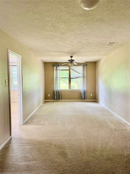 Building Photo - 16010 Limestone Lake Dr