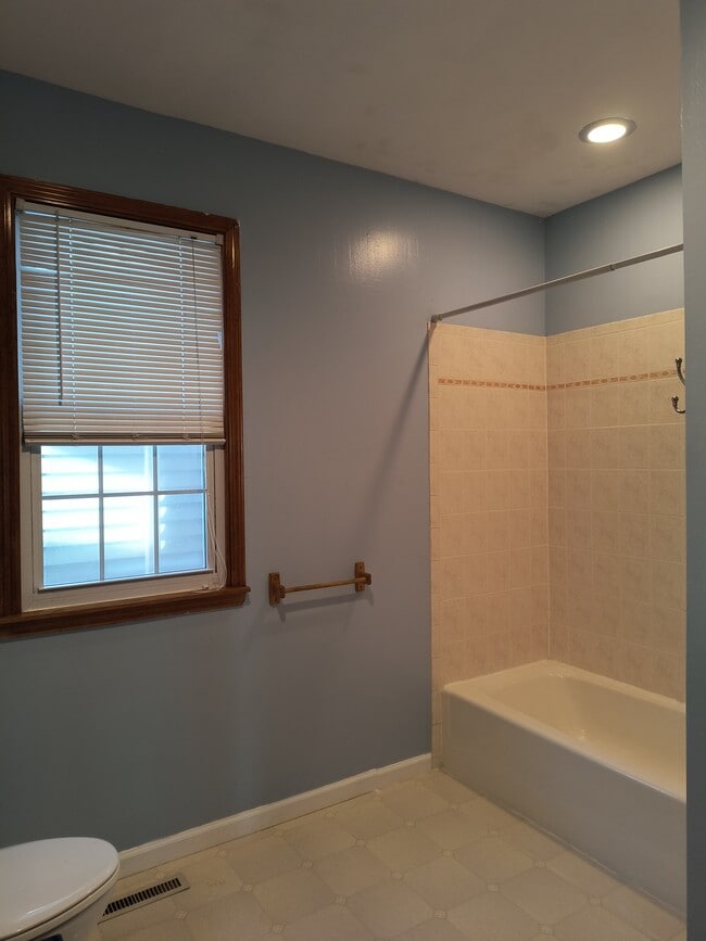 Building Photo - 11 Cottage Pl