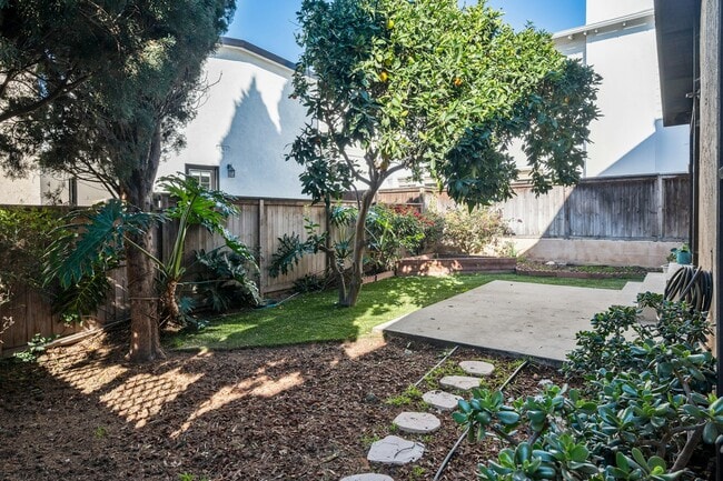 Building Photo - 845 2nd St