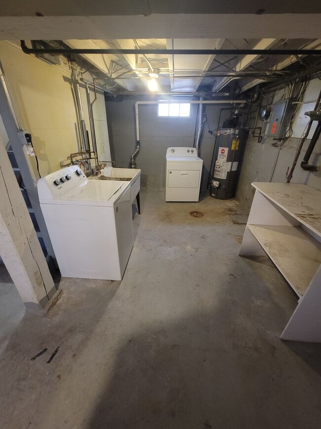 Building Photo - Charming 4 Bedroom on the North Side of Ma...