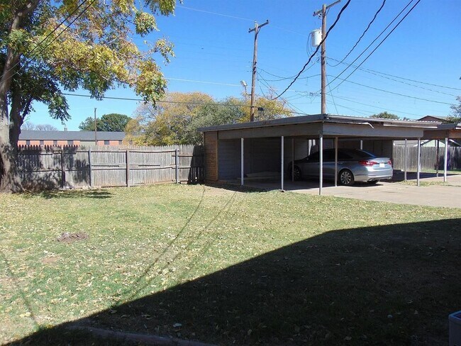 Building Photo - 2406 46th St