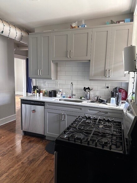 Kitchen - 1314 W Chestnut St