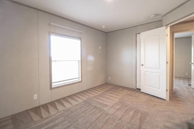 Building Photo - 1501 Thompsonville Ln