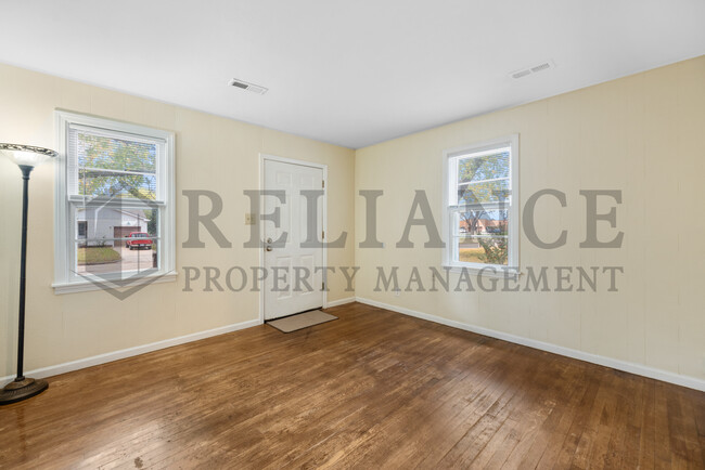 Building Photo - 1022 S Yale St