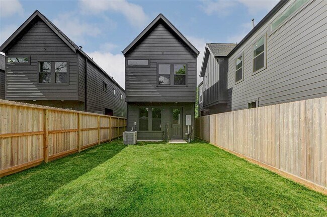 Building Photo - 8022 Sunbury St