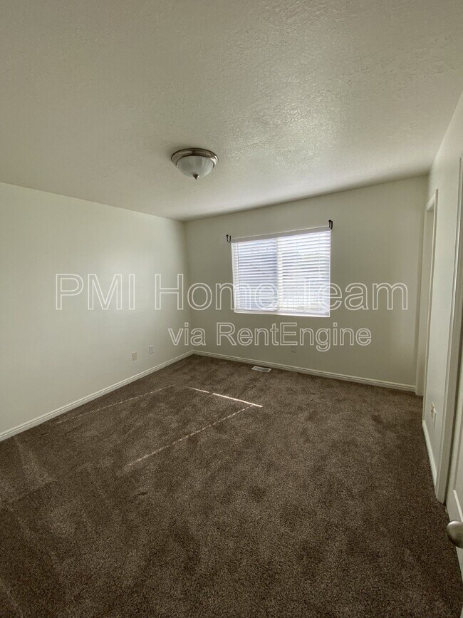Building Photo - 1639 W 600 N