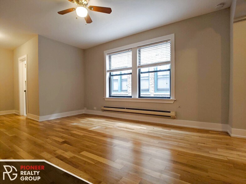 Primary Photo - 429 W Roscoe St