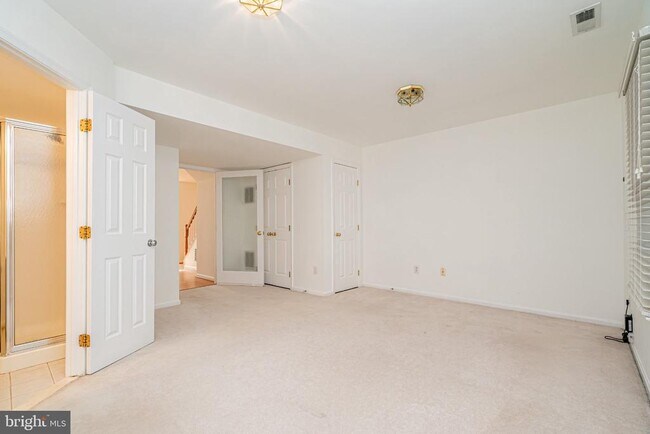 Building Photo - 2507 James Maury Dr