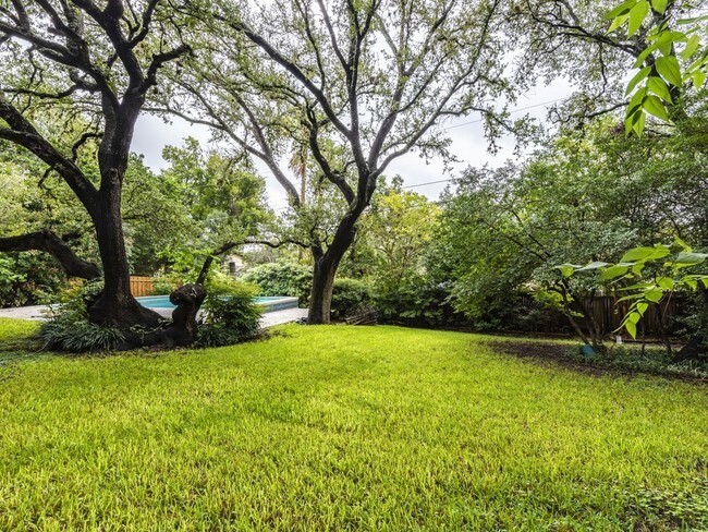 Building Photo - 9305 Springwood Dr
