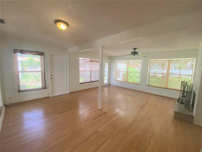 Building Photo - 8023 Country Club Rd N