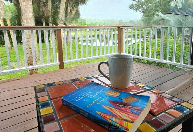 Building Photo - McGregor Woods  Community with Natural Surrounding Charm. Close to Sanibel.