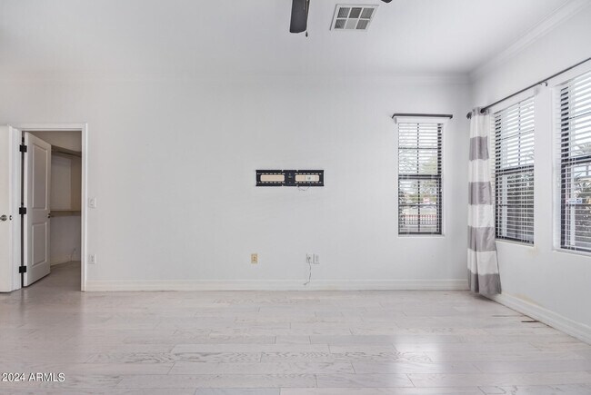 Building Photo - 10757 N 74th St