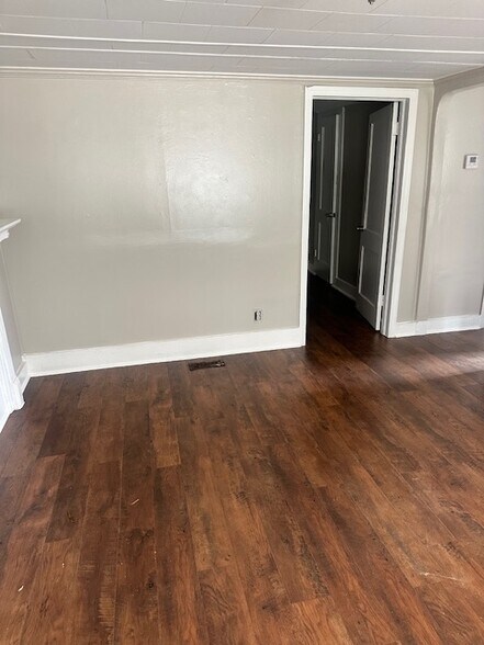 Building Photo - 1809 Burton St