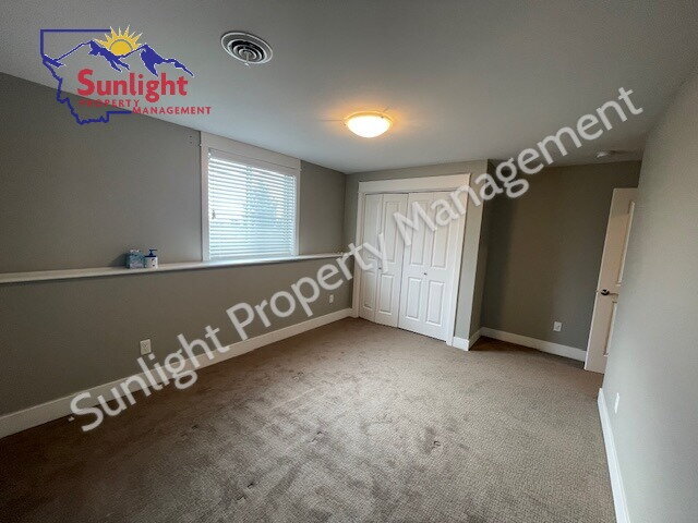 Building Photo - Spacious 4-Bedroom, 3-Bath Home in Desirable Neighborhood – Available February 1, 2026