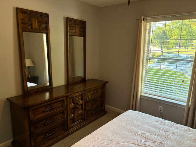 Building Photo - 2 Guilford Green Ct