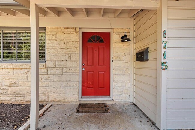 Building Photo - 1715 W St Johns Ave