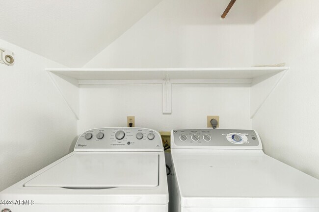 Building Photo - 4453 E Wildwood Dr