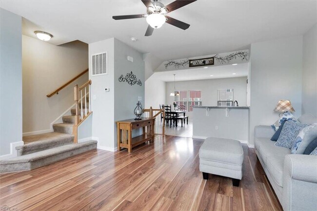 Building Photo - 3 bedroom/ 2 full bathroom and 1 half bathroom -Villages at Candle Station