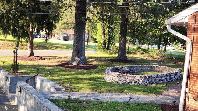 Building Photo - 12411 Thompson Rd