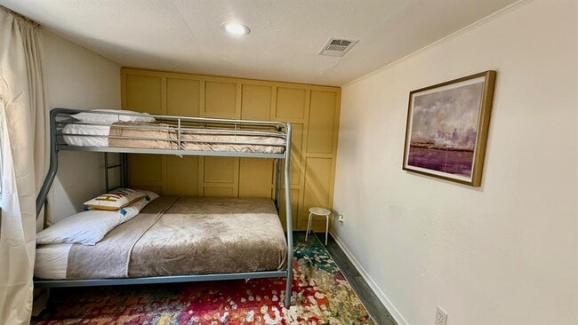 Building Photo - 1802 E University Ave