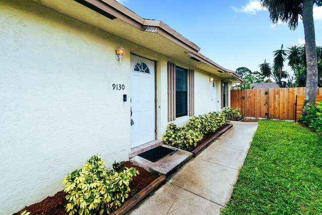 Building Photo - 9130 E Highland Pines Blvd