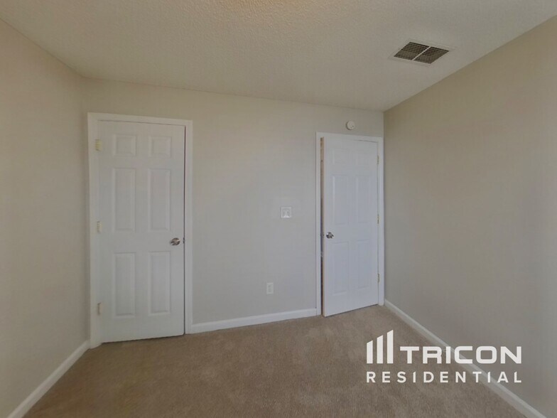 Building Photo - 2177 Red Oak Cir