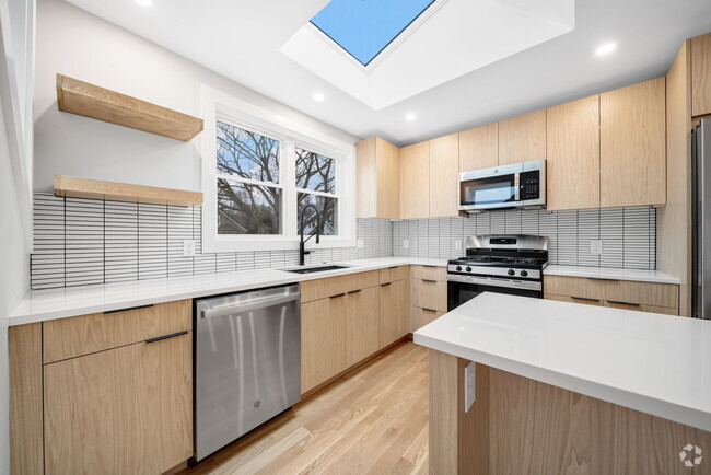 Building Photo - 9 Wenham St