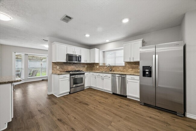 Building Photo - 2209 Aberdeen Dr