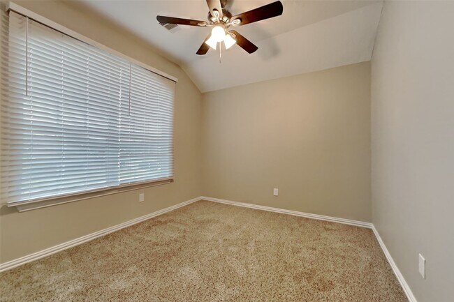 Building Photo - 2223 Brown Oak Dr