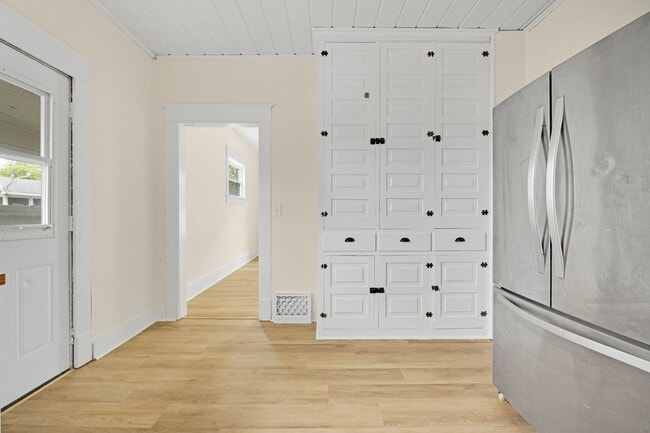 Building Photo - 3 bedroom house in Kendallville! CHRISTMAS SPECIAL!!