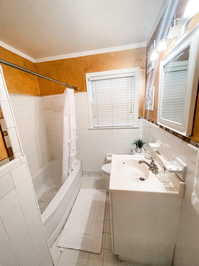 Building Photo - 1270 Perkins Terrace