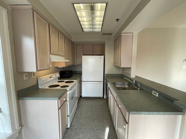 Building Photo - Junior League - 3039 M