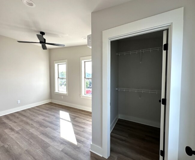 Building Photo - 9 Walnut St NE