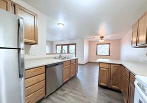 Building Photo - Courtyard Townhomes