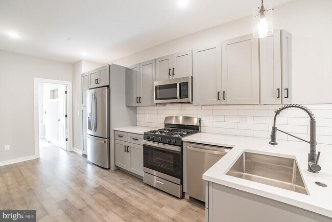 Building Photo - 2410 Clifford St