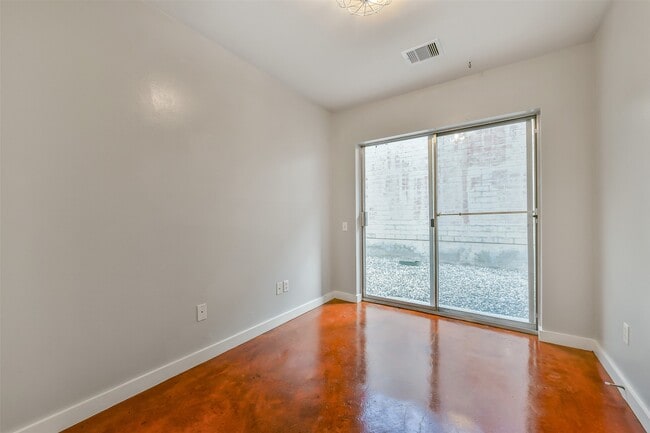 Building Photo - 2716 Chenevert St