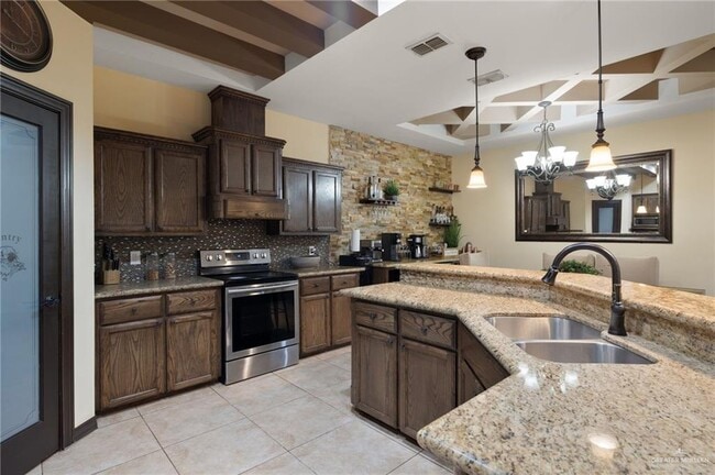 Building Photo - 12 Samaria St