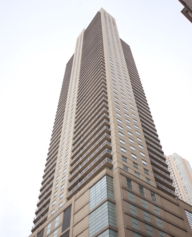 Primary Photo - 545 N Dearborn St