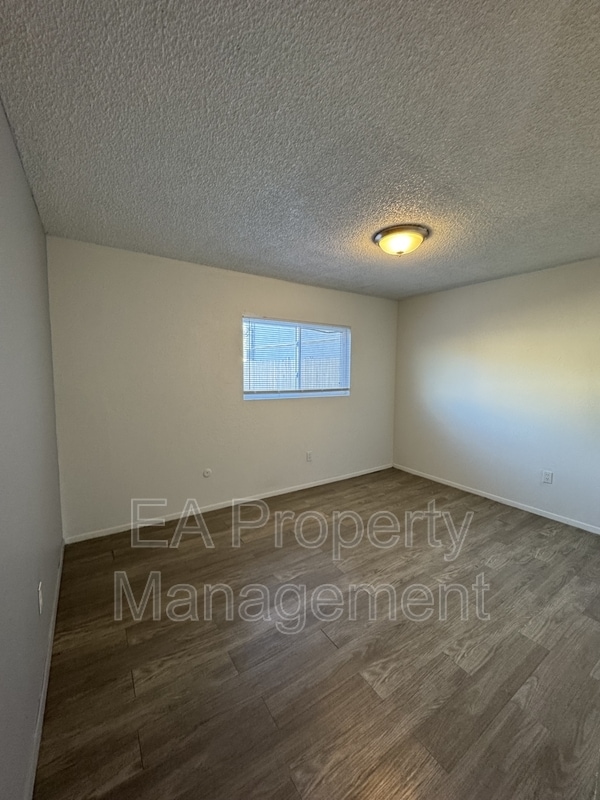 Building Photo - 1212 Chelwood Park Blvd NE