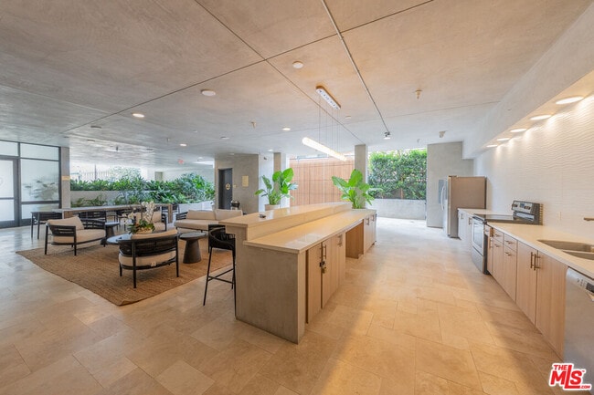 Building Photo - 124 W Colorado St