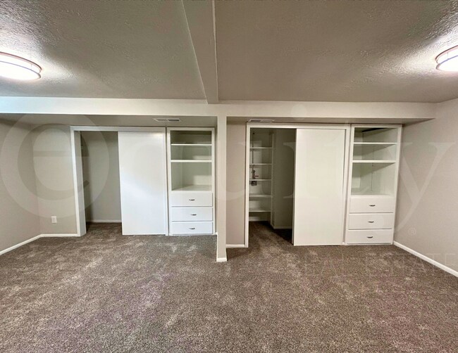 Building Photo - 105 E 500 N
