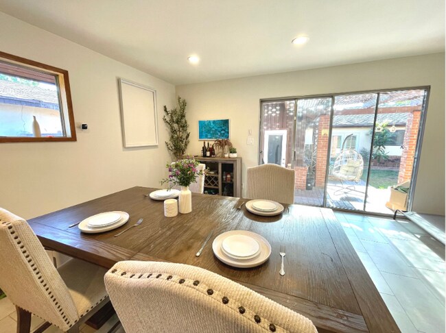 Building Photo - 2805 Malcolm Ave