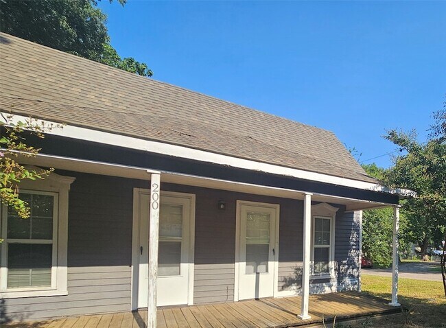 Building Photo - 200 Trollinger St