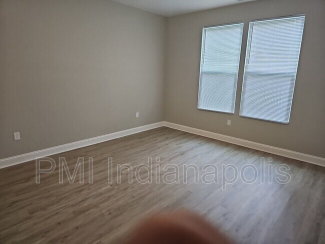 Building Photo - 640 N Parker Ave