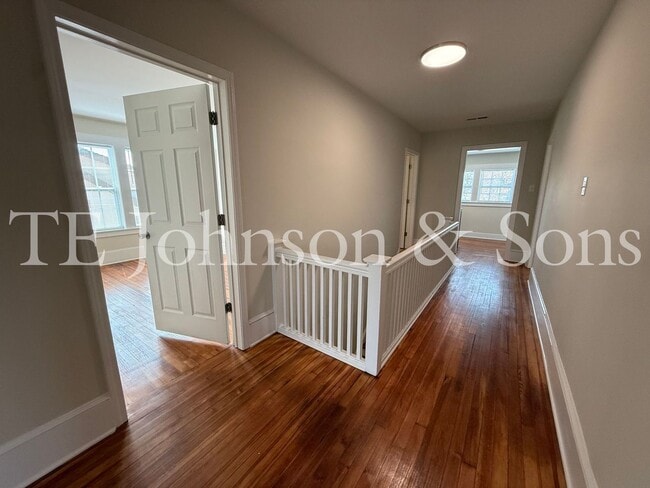 Building Photo - Updated 3BR/2BA Apartment with Quartz Counters & Modern Finishes