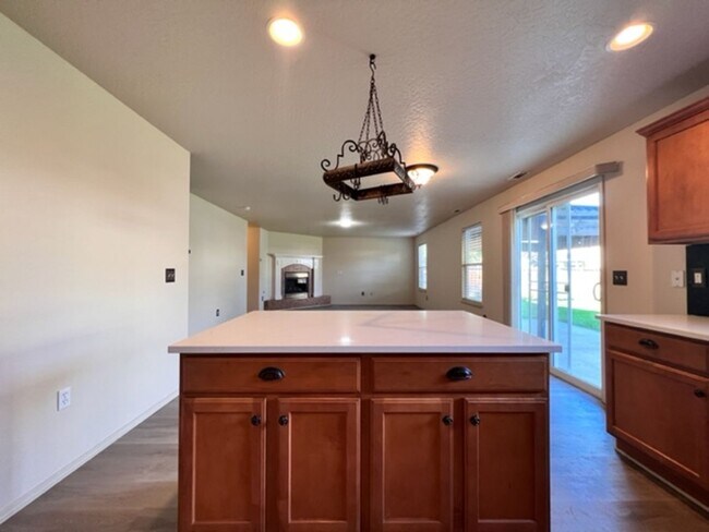 Building Photo - 4448 N Heritage Wds Wy