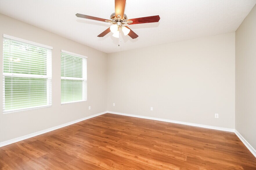 Building Photo - 5220 Sunsail Dr