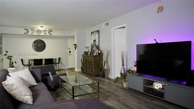 Building Photo - 1833 S Ocean Dr