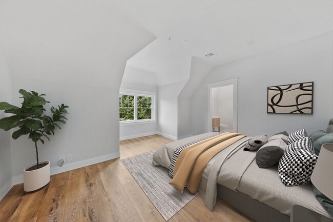 Building Photo - 389 Spring Unit# C